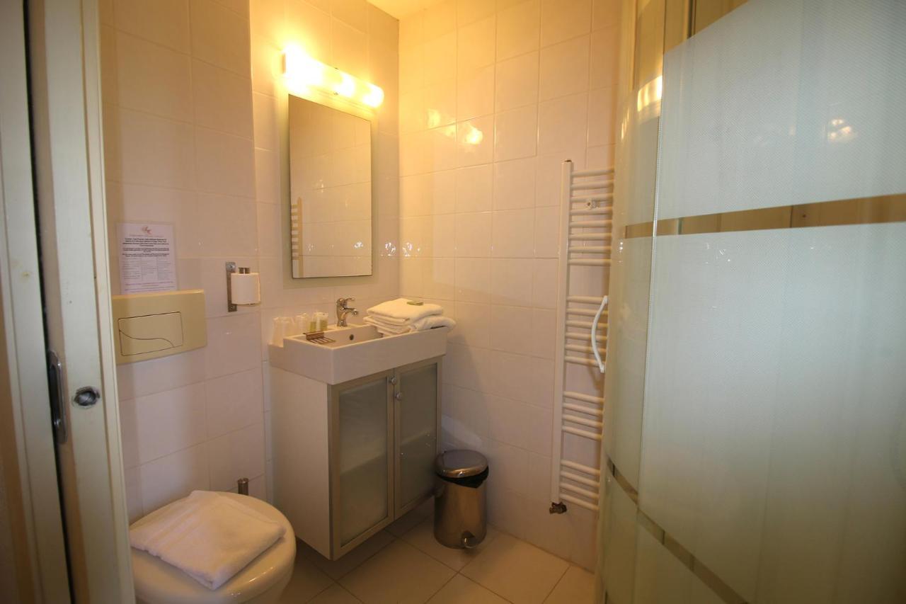 Auberge De La Couronne Lablachère Dış mekan fotoğraf