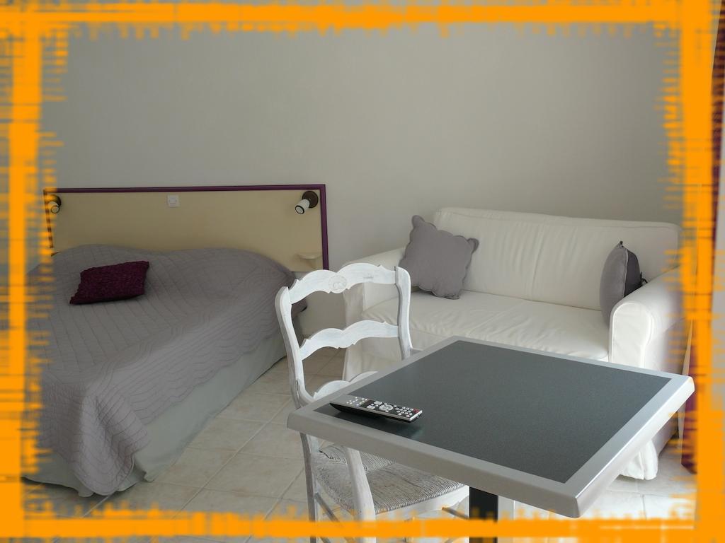Auberge De La Couronne Lablachère Dış mekan fotoğraf